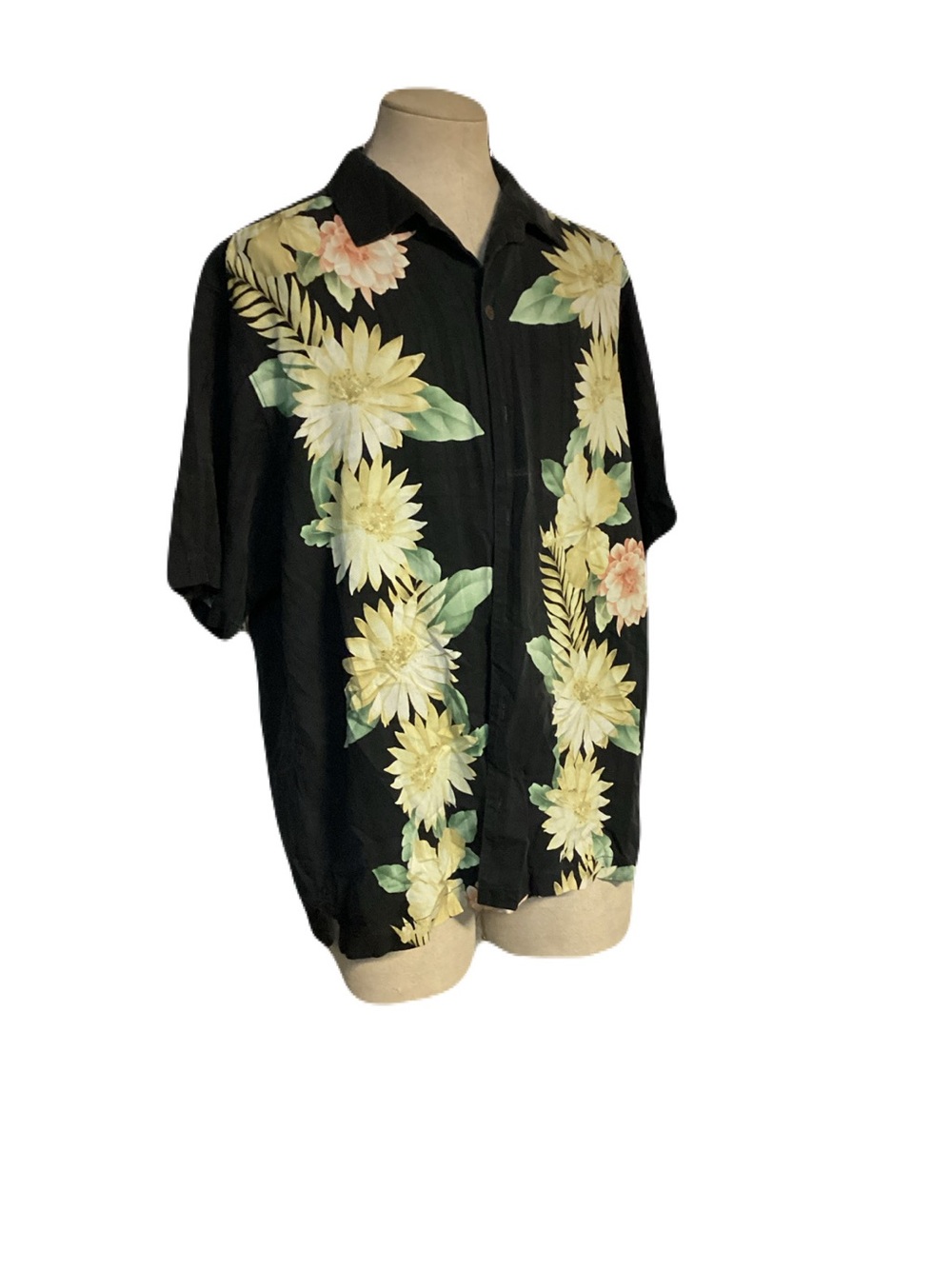 Tommy Bahama Black Short-Sleeve Floral Button-Up Shirt